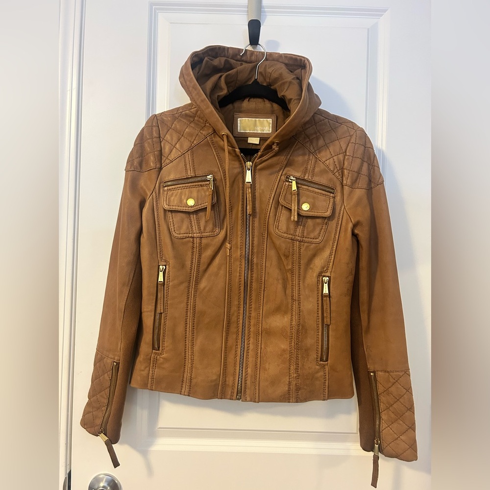 Sleek and sexy!! ❤️ Michael Kors Tan Quilted leather!!Jacket, size small